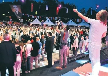 Ankara Büyükşehir Belediyesi’nden dalga geçer gibi konser! 15 Temmuz'un milli birlik ruhuna ters düştüler