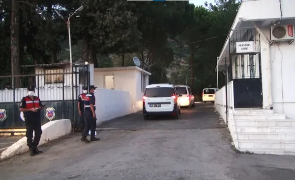 28-subat-davasinin-darbeci-saniklarindan-2si-araniyor-1629459988575.jpg Son dakika: 28 Şubat davasının darbeci sanıklarından 3'ü daha tutuklandı - 4