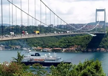 İstanbul Boğazı gemi geçişlerine kapatıldı