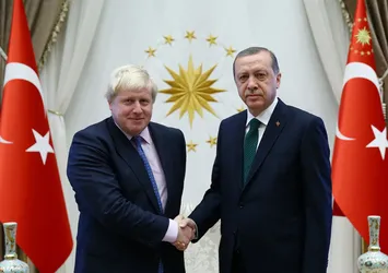 Cumhurbaşkanı Erdoğan'dan Johnson'a sürpriz hediye