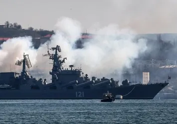 Rusya: Moskova kruvazörü battı