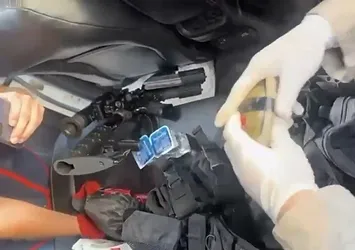 Şanlıurfa'da silah kaçakçılığı operasyonu! El bombası ile yakalanan 2 şüpheli tutuklandı