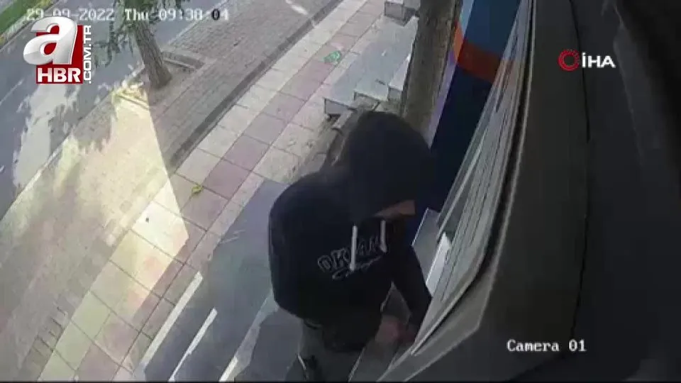 Tornavidayla ATM’leri açıp para çalanlar kamerada