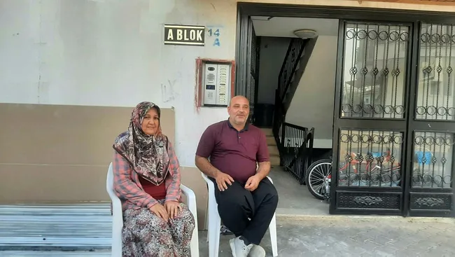 adanada-bir-haftada-8-yangin-cikan-binada-apartman-sakinleri-sopayla-nobete-basladi-1692995544454.jpg Adana'da bir haftada 8 yangın çıkan binada apartman sakinleri sopayla nöbete başladı - 3