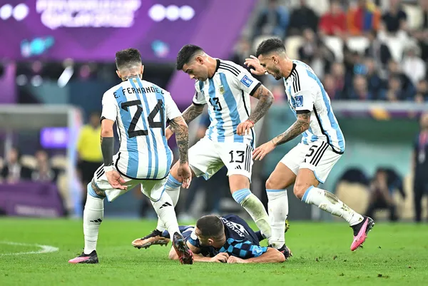 Futbol uzaylısı Messi iş başında! Hem attı hem attırdı kupaya göz kırptı! Arjantin 3-0 Hırvatistan MAÇ SONUCU