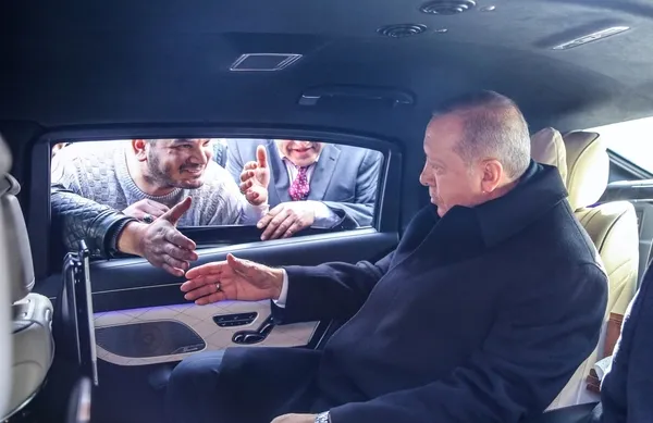 Başkan Erdoğan onları görünce makam aracını durdurdu - 2
