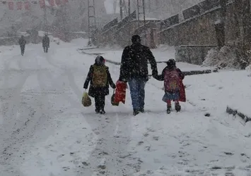 Yarın Bolu, Bursa, Düzce'de okullar tatil mi? 20 Kasım Pazartesi okullar tatil edildi mi? Son dakika MEB-Valilik açıklamaları!