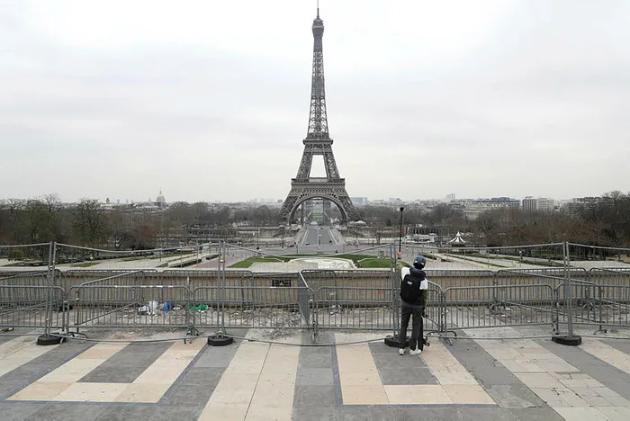 Eyfel Kulesi karartıldı