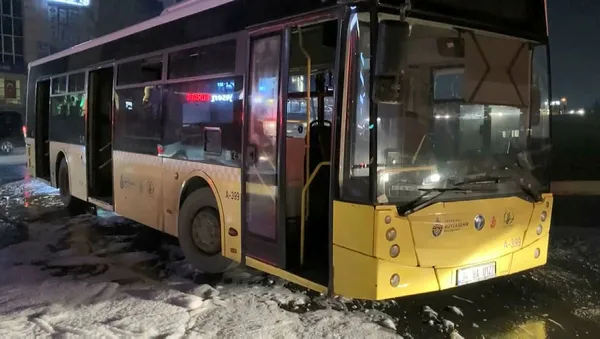 yine-yanginlar-yine-iett-beton-mikserinden-sikilan-suyla-sonduruldu-1644183014535.jpg Yine yangınlar yine İETT! Beton mikserinden sıkılan suyla söndürüldü - 1