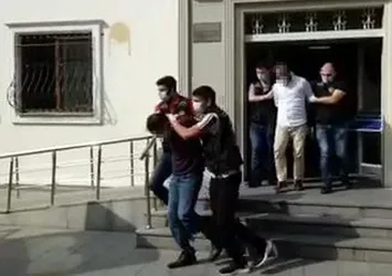 Uyuşturucu imal ediyorlardı! Yangını söndüremeyince yakayı ele verdiler