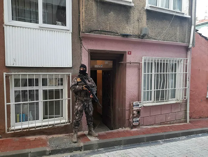 Son dakika: İstanbul Fatih’te dev narkotik operasyonu: Çok sayıda kişi gözaltına alındı