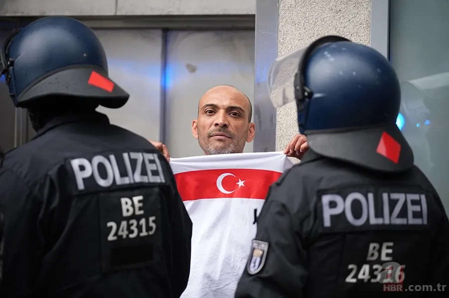 Berlin'de yer gök kırmızı beyaz! A Milli Takım'a 'Bozkurt'lu karşılama | Berlin sokakları Mehter Marşı ile inledi 15