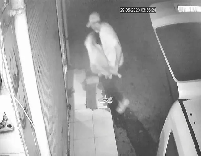 Adana'da kasaptan 200 kilo et çalan hırsızlar, birbirlerini öperek kutlama yaptı - 1