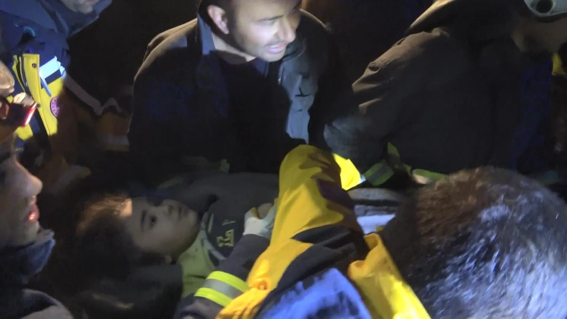 Akrabalarından onay alındı: 10 yaşındaki Hilal enkazdan kolu kesilerek kurtarıldı