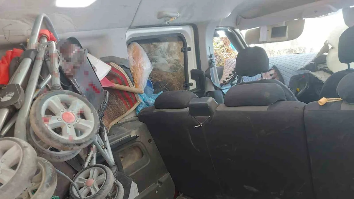 Ehliyetsiz genç kaza yaptı: 3 yaralı