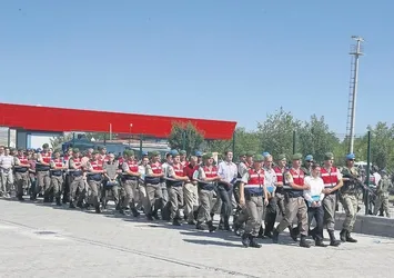Darbeci pilotun yalanları gülüşmelere yol açtı