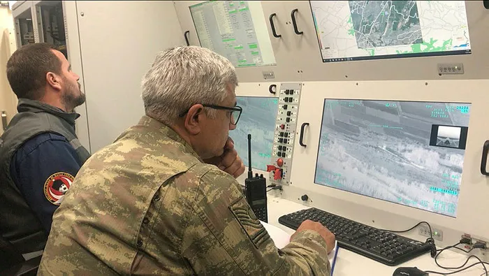 Milli İHA Bayraktar TB2 Yunan'a göz açtırmıyor! "1453" uçuş koduyla devriyede - 1
