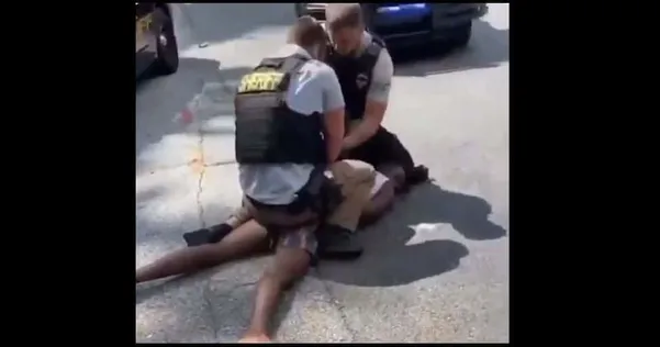 ABD'de korkunç görüntüler! Polis siyahi adamı defalarca yumrukladı - 4