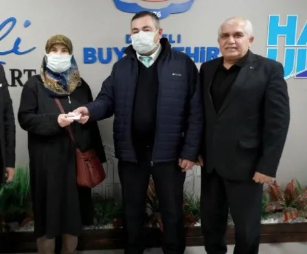 denizlide-otobus-soforunden-insanlik-olmemis-dedirten-hareket-cop-sandigi-posetten-binlerce-lira-cikti-hemen-a-1643807468121.jpg Denizli’de otobüs şoföründen ‘insanlık ölmemiş’ dedirten hareket! Çöp sandığı poşetten binlerce lira çıktı: Hemen amirine bildirdi - 2