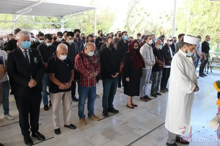 Kansere yenik düşen ünlülerin hocası İzmir’de son yolculuğuna uğurlandı