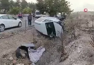 Şanlıurfa'da hafif ticari araç devrildi