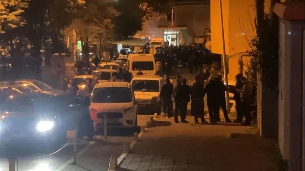 istanbulda-yumruklu-saldiriya-ugrayan-polis-ates-etti-1-olu-1670366512006.jpg İstanbul'da yumruklu saldırıya uğrayan polis ateş etti: 1 ölü - 5