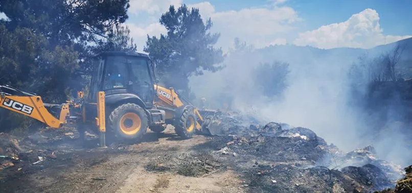 Kuşadası'nda metan gazı sıkışması nedeniyle 2 hektar makilik alan yandı