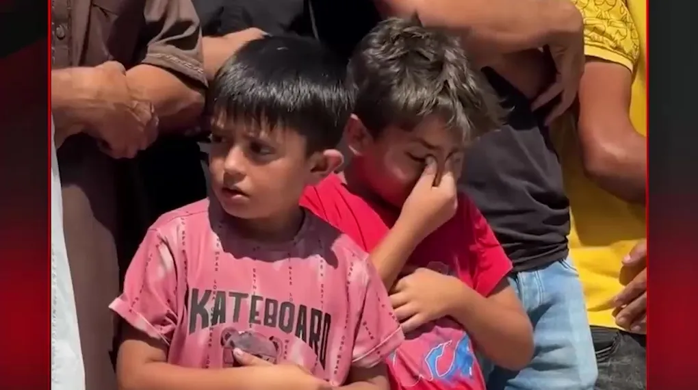 ÇARESİZ BAKIŞLARI...