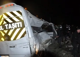 2 servis aracı zincirleme kazaya karıştı! Çok sayıda yaralı var