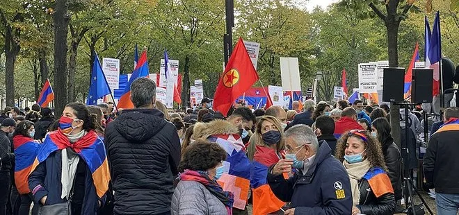 Paris’te skandal! terör örgütü PKK’nın katılımıyla Ermenistan’a destek gösterisi