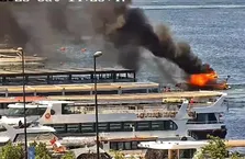 Balat sahilinde tekne alev alev yandı