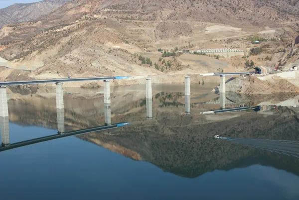 475 metresi tamamlandı! Yusufeli Merkez Viyadüğü’nde sona doğru