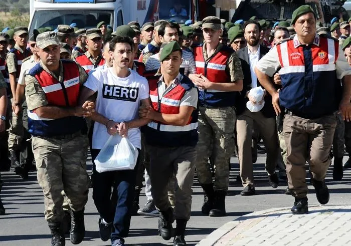 Adalet Bakanı Bekir Bozdağ'dan 'Hero' tişörtüne ilişkin açıklama! - 1
