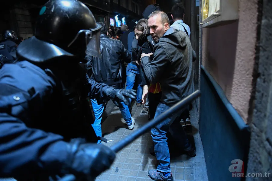 İspanya'da ayrılıkçıların gösterisine polis müdahalesi! Sokaklar savaş alanına döndü 3