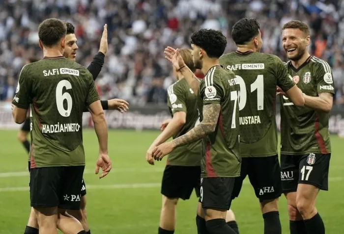 besiktas-adana-demirsporu-farkli-maglup-etti-1746987392697.jpg Fotoğraf-İHA