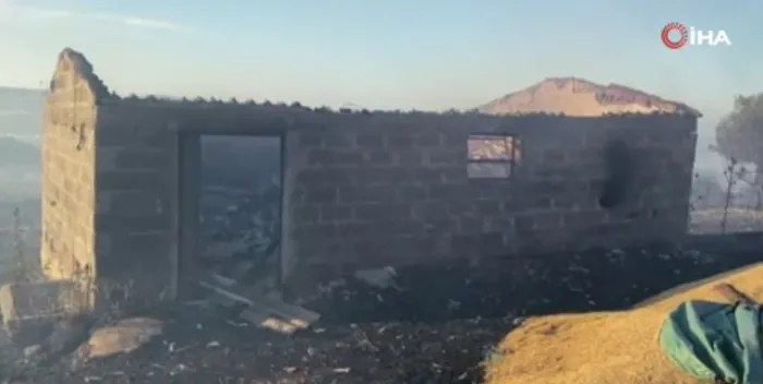 canakkalede-bir-orman-yangini-daha-tahliye-edilen-koy-sayisi-yukseldi-a-haber-sicak-bolgede-1718904142458.jpg Çanakkale'de bir orman yangını daha! Tahliye edilen köy sayısı yükseldi | Ezine'deki yangın kontrol altına alındı - 7