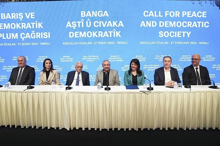 İmralı heyeti terör örgütü lideri Öcalan'ın silah bırakma çağrısını okudu (AA)