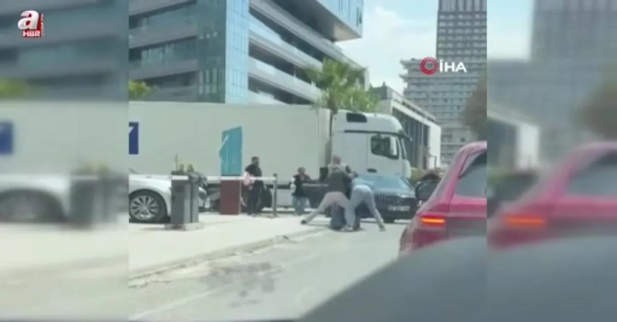 İzmir'de trafikte satırlı kavga