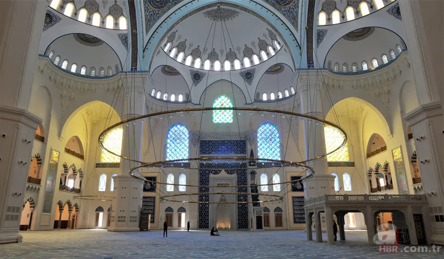 Minarelerin gölgesinde bir şehir: Ayasofya’dan Çamlıca’ya İstanbul’un camileri 12