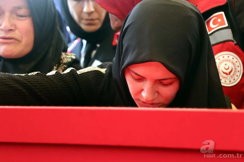 Teröristlerin aracını gasp edip, katlettiği veteriner hekim Mikail Bozlağan'a acı veda! Şehit babaya son bakış 3