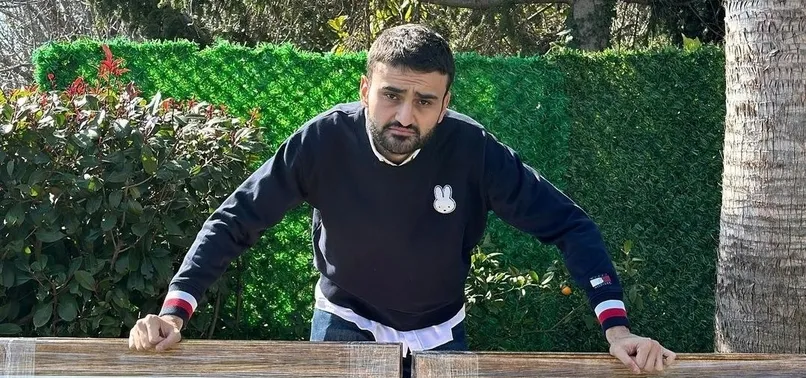 CZN Burak lakaplı Burak Özdemir harekete geçti! Messi ve Ronaldinho formasını depremzedeler için satışa çıkarttı!