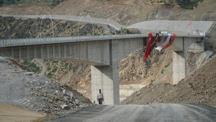 Beğendik Köprüsü Güneydoğu'yu Doğu'ya bağlayacak! Türkiye'nin en yüksek köprüsü açıldı