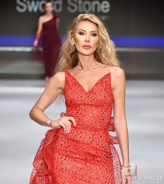 Podyumların taş bebeği Gizem Özdilli’nin o halini gören şaştı kaldı! Kendisine mikrofon uzatılan Gizem Özdilli bakın ne dedi? 5