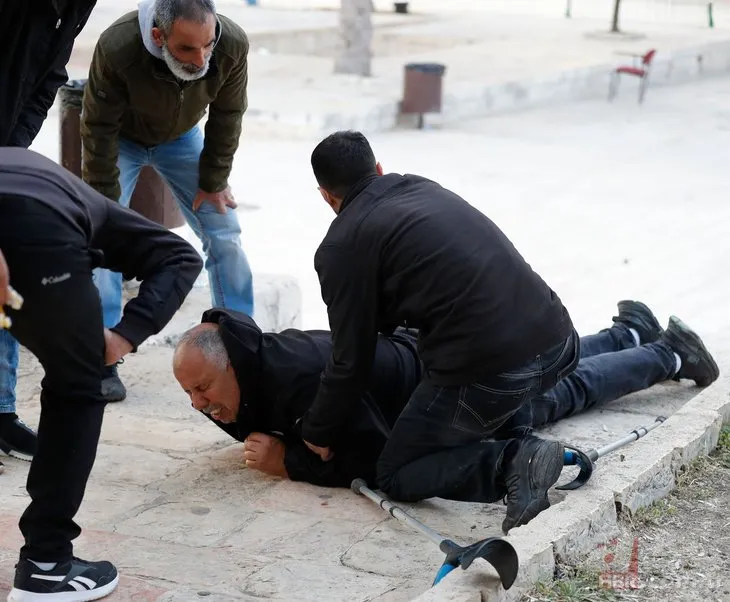 İsrail polisinden Mescid-i Aksa’ya baskın! Kauçuk kaplı mermi ve ses bombası kullandılar