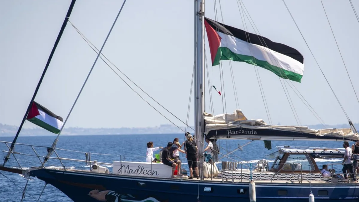 İsrail Gazze'ye yardım seferine saldıracak mı? Madleen'in etrafında İHA'lar... Dünyaca ünlü model Hadid'ten destek