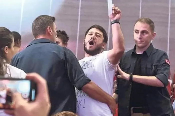 CHP Kadın Kolları Kurultayı’nda büyük skandal! Özgür Özel’in salondan kovduğu işçiler isyan etti