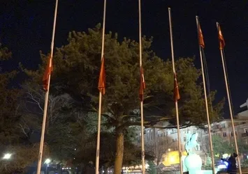Türkiye yasta! Bayraklar yarıya indirildi