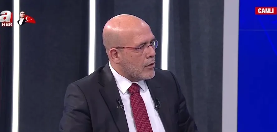 ateskes-degil-savas-hazirligi-a-haberde-carpici-detay-bu-bir-tatbikat-degil-stratejik-bir-gecis-1776974316556.jpg Bercan Tutar: İran siyasetinde ve kültüründe de yoğun kuşatma var (Fotoğraf: ahaber.com.tr)