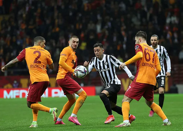 galatasaray-2-altay-2-mac-sonucu-aslan-yine-kayip-1638641284580.jpg Galatasaray: 2 - Altay: 2 MAÇ SONUCU | Aslan yine kayıp - 5