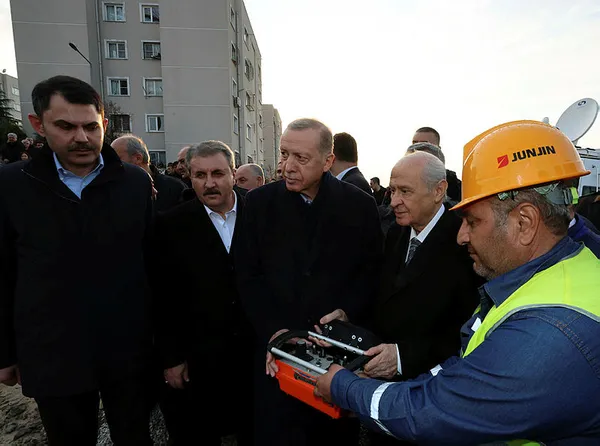 11 ilde yaralar sarılıyor! 650 bin konutun inşası için inşaat çalışmaları başladı! Başkan Erdoğan’dan temel atma töreninde flaş açıklamalar